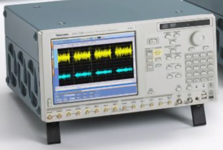 Generatore di forme d'onda arbitrarie Tektronix AWG7082C